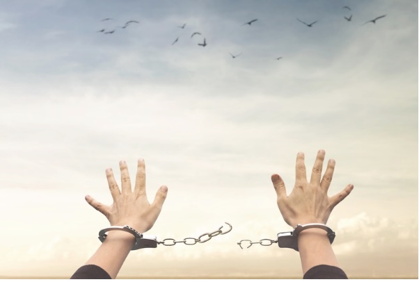 இன்றைய இறைமொழி. திங்கள், 30 அக்டோபர் 2023.  கட்டுகளிலிருந்து சுதந்திரம்!